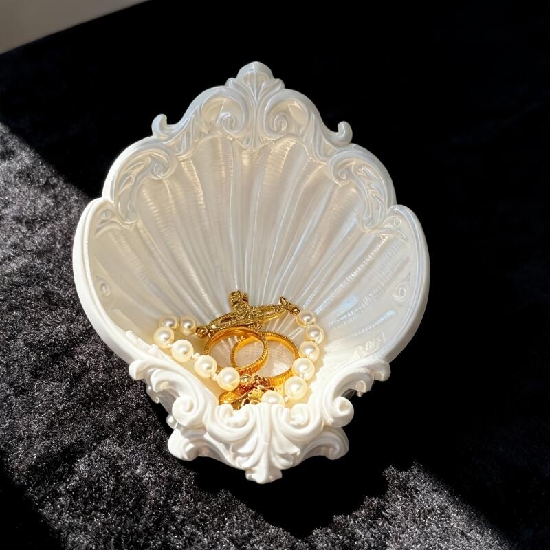 Vintage Muschelförmige Geprägt – Jewelry Making Desk Bewertung und Preis